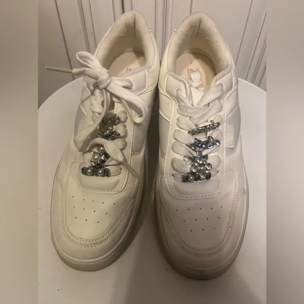 Zara Girls Sneakers With Adjustable Jewels On Laces. Size US 6 White.